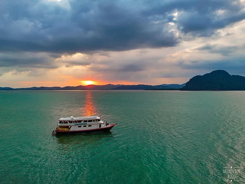 From Emerald Bays to Golden River Deltas: A 12-Day Bespoke Journey Through Vietnam