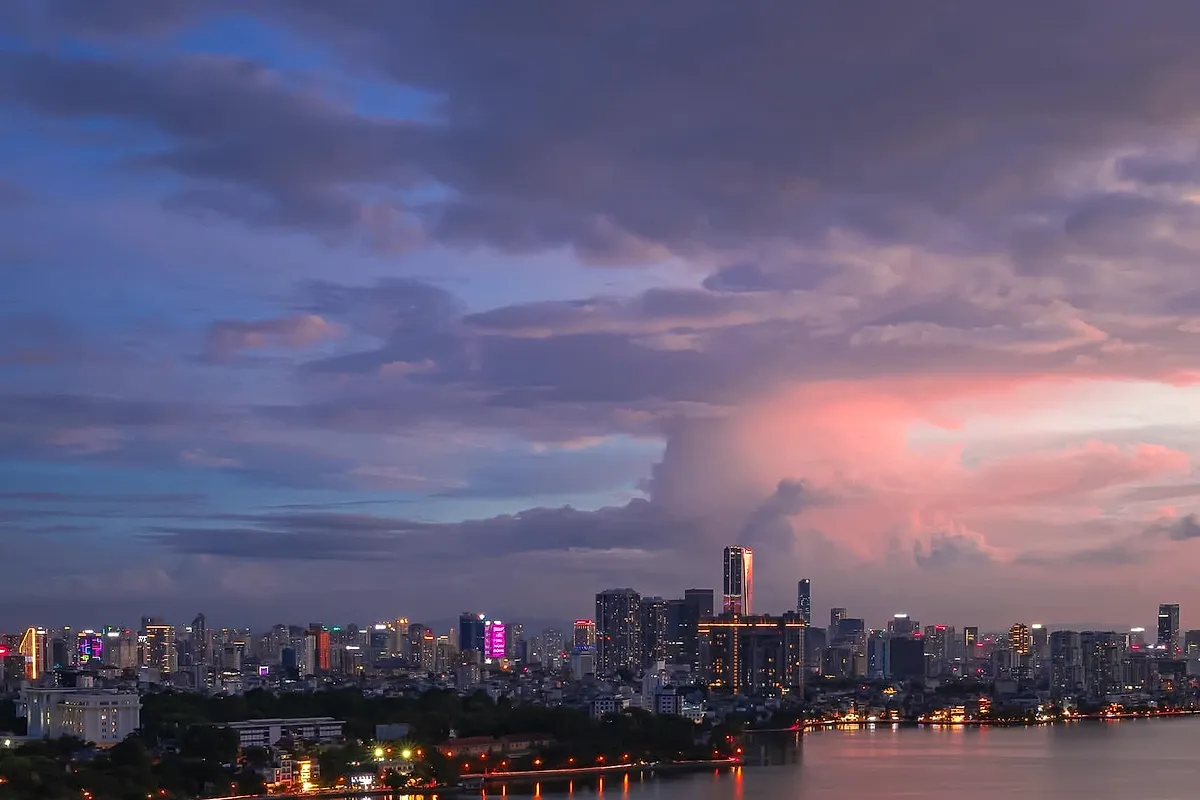 Arrival in Hanoi: Welcome to the Capital