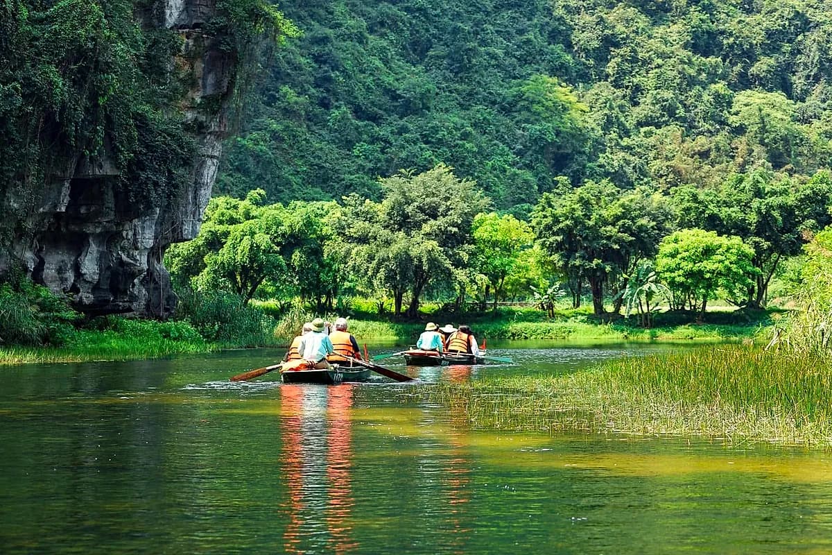 HANOI TO NINH BINH – TEMPLES, RIVERS, AND A GOLDEN SUMMIT