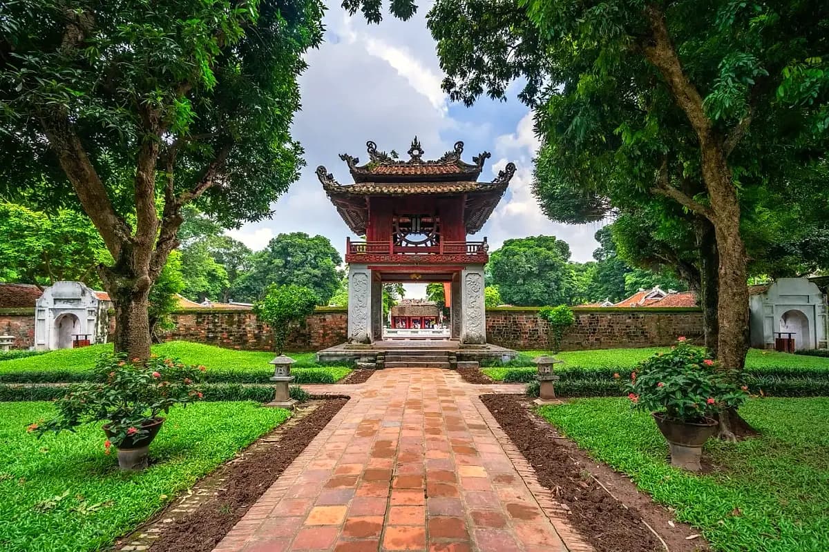 Hanoi: Old Quarter, Temple of Literature & Train Street